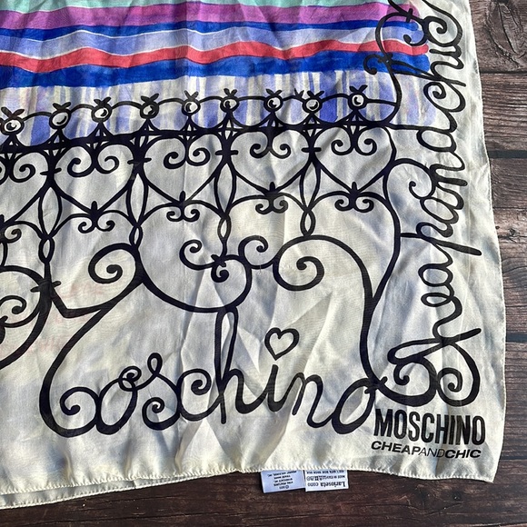 MOSCHINO | Silk print scarf … Dreams Can Come True… - Picture 11 of 12
